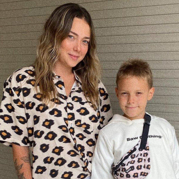 Carol Dantas combinou look com filho mais velho, Davi Lucca