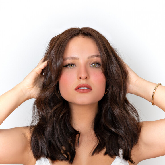 Larissa Manoela ficou morena para novela