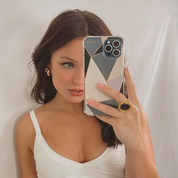 Larissa Manoela garantiu estar preparando um álbum para 2022