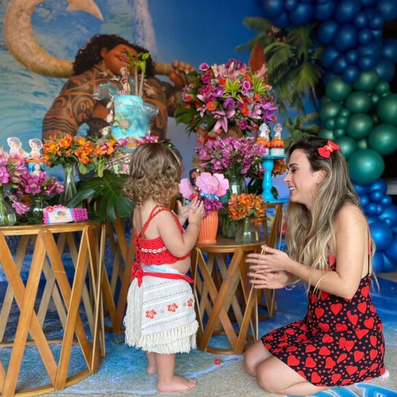 Tatá Werneck comemorou os 2 anos de Clara Maria