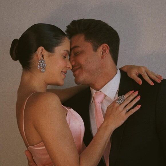 Wesley Safadão e Thyane Dantas: investigados por fraude na vacinação