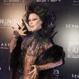 Claudia Raia se vestiu de 'Elvira: A Rainha das Trevas' em festa de Halloween