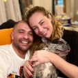 Diogo Nogueira e Paolla Oliveira adotaram um cachorro