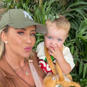 Ana Paula Siebert reclamou de dormir com a filha no lugar da babá e revoltou web