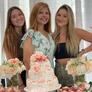 A briga na família Liberato começou depois que as filhas se manifestaram contra João Augusto e a tia, Aparecida, que administra a fortuna do apresentador