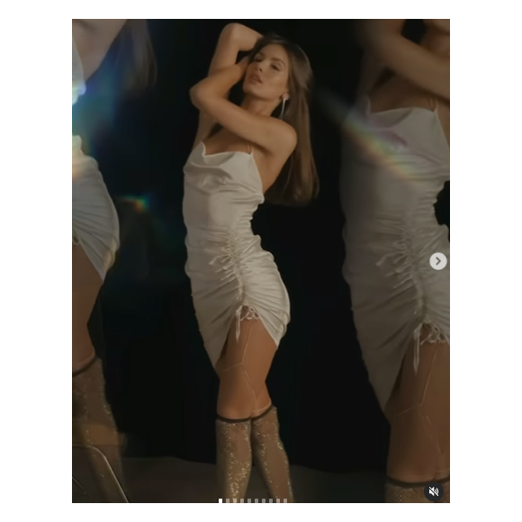 Camila Queiroz usou slip dress sexy na segunda fase de 'Verdades Secretas': a atriz foi demitida antes do fim do projeto