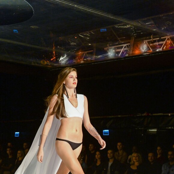 Em 'Verdades Secretas', Camila Queiroz usou peças de grife e looks de passarela