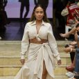Rafaella Santos desfila no São Paulo Fashion Week com look monocromático da marca Baska
