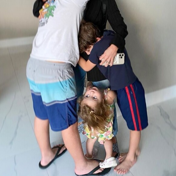 Claudia Leitte publica foto emocionate com os filhos Davi, Rafael e Bela