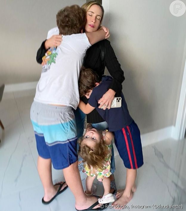 Claudia Leitte publica foto emocionate com os filhos Davi, Rafael e Bela