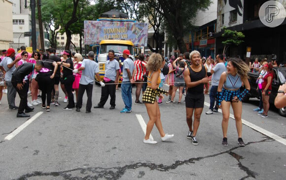 Carnaval 2022: Preocupação das autoridades se deve ao avanço da variante ômicron no país; só em Minas, há quatro casos suspeitos
