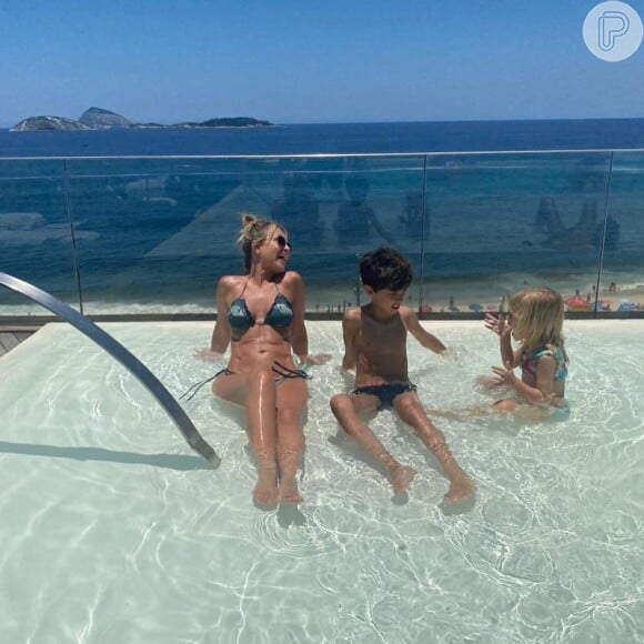 Eliana publicou foto ao lado dos filhos enquanto curtia piscina no Rio de Janeiro