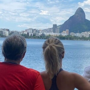 Eliana com os filhos Arthur e Manu e o marido Adriano Ricco