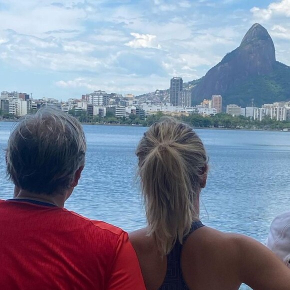 Eliana com os filhos Arthur e Manu e o marido Adriano Ricco