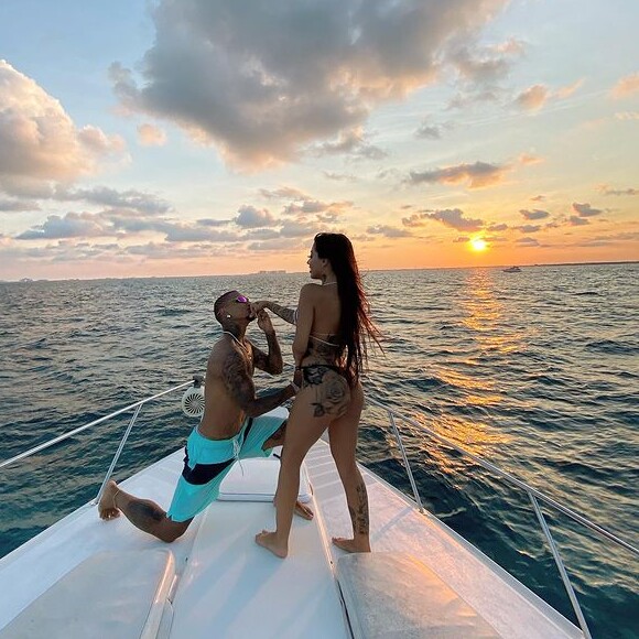 Mirella esclareceu conversa com Dynho após divórcio polêmico e rumores de volta: 'Cada suposição, achismo... não preciso odiar o cara. É cada um na sua e respeito. Vida que segue'