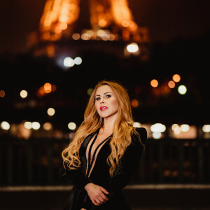 Joelma utilizou a Torre Eiffel como cenário para gravação de clipe novo 