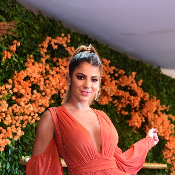 Ex-BBB Hariany Almeida foi madrinha de Isabella Cecchi