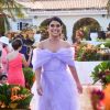 Ex-BBB Munik Nunes aposta em vestido de tule para casamento