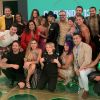 Rico Melquiades com todos os participantes de 'A Fazenda 13' após a final do reality show