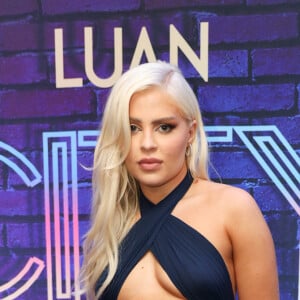 Luísa Sonza apostou em um vestido ousado para gravação de DVD do cantor Luan Santana