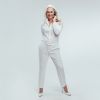 Look mais sofisticado de Ano-Novo: aposte no total white para uma produção cheia de estilo