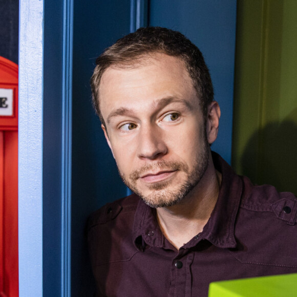 Briga começou quando Tiago Leifert não gostou da maneira como Ícaro Silva se referiu ao 'BBB'