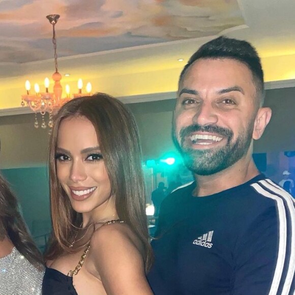 Anitta e Pocah, inclusive, refizeram uma foto na mesma pose de um registro que tiraram há dez anos