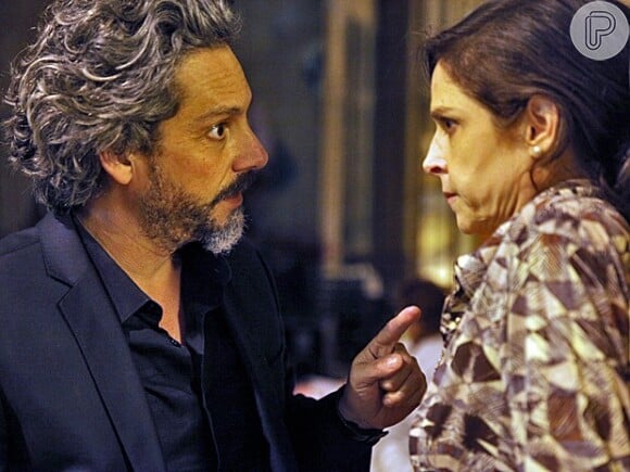 José Alfredo (Alexandre Nero) admite para Cora (Drica Moraes) que não passou a noite com ela, em 'Império'
