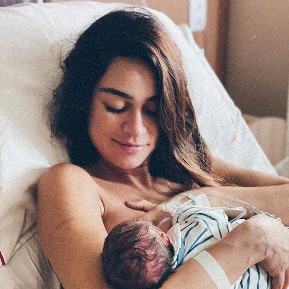 Thaila Ayala já disse anteriormente que a amamentação abriu seus seios e desabafou sobre as dificuldades da maternidade