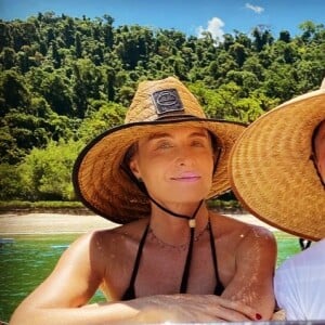 Angélica e Luciano Huck aparecem em clima de romance em foto publicada pela apresentadora