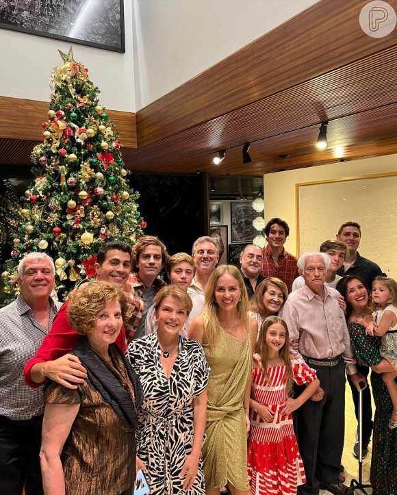 Angélica e Luciano Huck reuniram familiares neste natal. O pai da apresentadora, que se recuperou de um AVC, participou da celebração