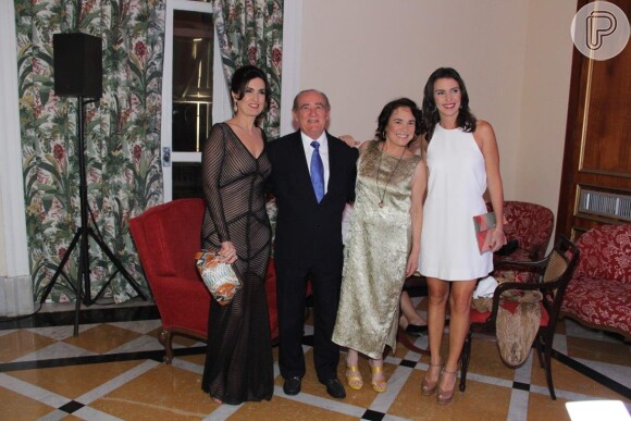 Fátima Bernardes posa com Renato Aragão - o grande homenageado da noite, Regina Duarte e Glenda Kozlowski
