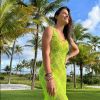 Andressa Suita é fã do crochê e usou modelo verde neon de vestido com a trend