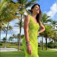 Andressa Suita é fã do crochê e usou modelo verde neon de vestido com a trend