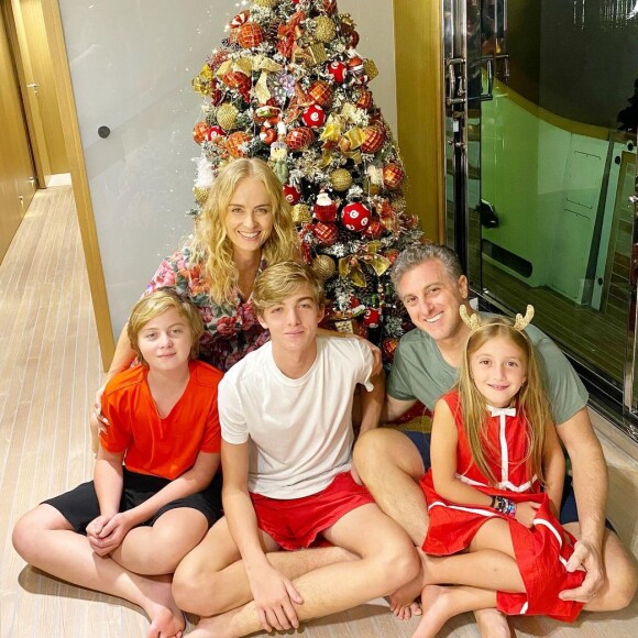 Filhos de Angélica e Luciano Huck fizeram sucesso em foto com os pais