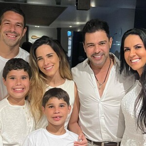 Zeze Di Camargo ao lado de Graciele Lacerda, Wanessa Camargo, Marcus Buaiz e dos netos José Marcus (de 9 anos) e João Francisco (de 7)