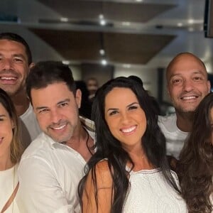 Zeze Di Camargo posou com parte da família em réveillon no Espírito Santo