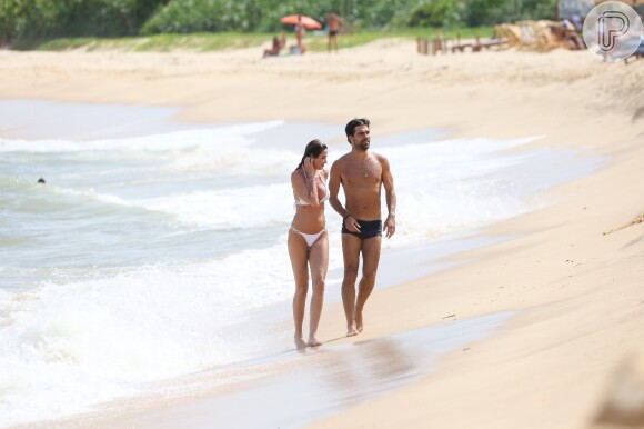 Luciana Gimenez e o namorado, Renato Breia, curtiram a chegada de 2022 em Trancoso, na Bahia