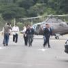 Neymar chega de helicóptero para participar de tarde de autógrafos em um shopping de Campinas, SP, em 14 de março de 2013