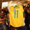 Neymar chega de helicóptero para participar de tarde de autógrafos em um shopping de Campinas, SP, em 14 de março de 2013