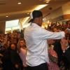 Neymar chega de helicóptero para participar de tarde de autógrafos em um shopping de Campinas, SP, em 14 de março de 2013