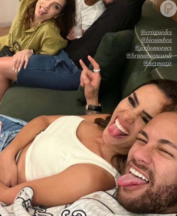Pouco tempo depois, Neymar e Bruna Biancardi foram vistos abraçados em um registro publicado por uma amiga do casal