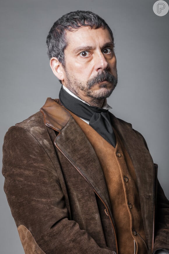 Tonico (Alexandre Nero) fica com medo de Solano López (Roberto Birindelli) após derrota na guerra na novela 'Nos Tempos do Imperador'