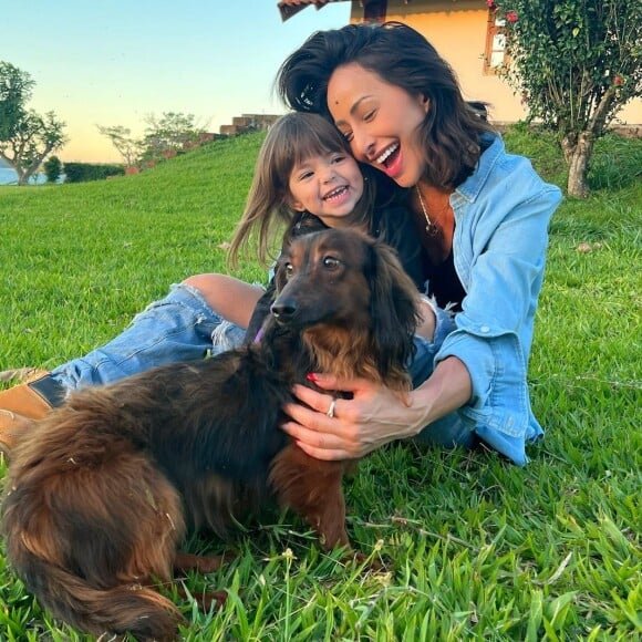 Sabrina Sato viajou com a filha, Zoe, e o restante da família para a Bahia