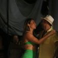   Paolla Oliveira e Diogo Nogueira fizeram performance juntos no show do sambista em Fernando de Noronha  