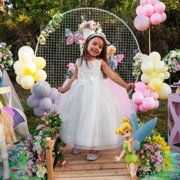 A festa de Jane aconteceu no jardim de uma casa e teve o tema das princesas da Disney