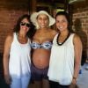 Taís Araújo curte férias da TV em Spa e exibe barriga de sete meses de gravidez
