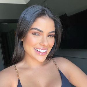 Ex-BBB Munik Nunes viveu um affair com o sertanejo Felipe Araújo