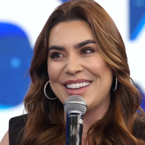 Postura de Naiara Azevedo em tributo de Marília Mendonça estranhou os internautas