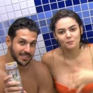 'BBB 22': Eslovênia, no entanto, parece estar interessada em Rodrigo, com quem chegou a tomar banho na casa